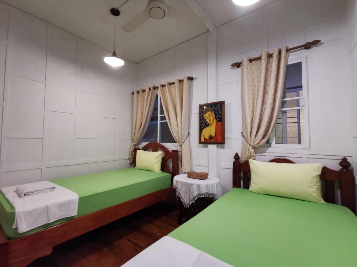 Tavee Guesthouse Bangkok Exteriör bild